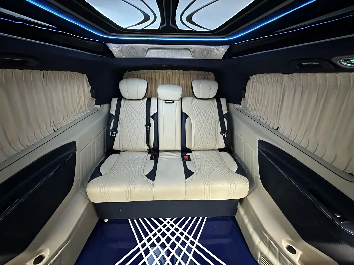 Mercedes-Benz Vito 2023 2.0T Business 7-Seater фото 15