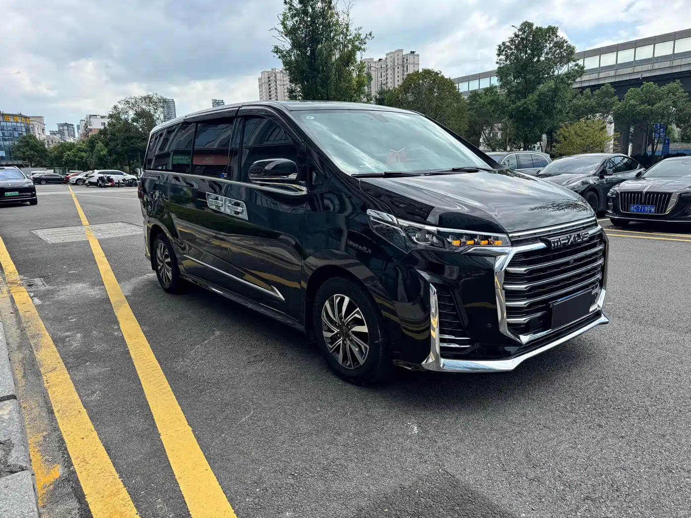 SAIC Maxus Maxus G20 2021 2021 PLUS 2.0T Gasoline Automatic Luxury Edition