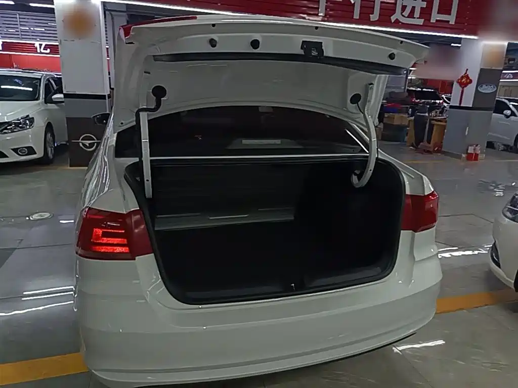 VOLKSWAGEN SANTANA