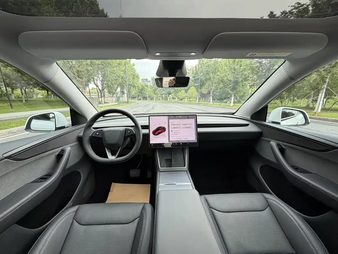 Tesla Model Y 2026 2025 Rear-Wheel Drive