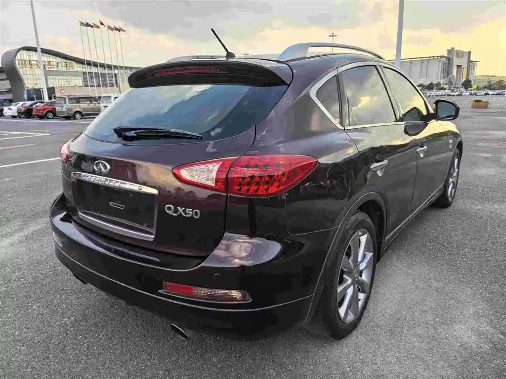 Infiniti QX50 (Import) 2015 2013 2.5L 2WD Elegance