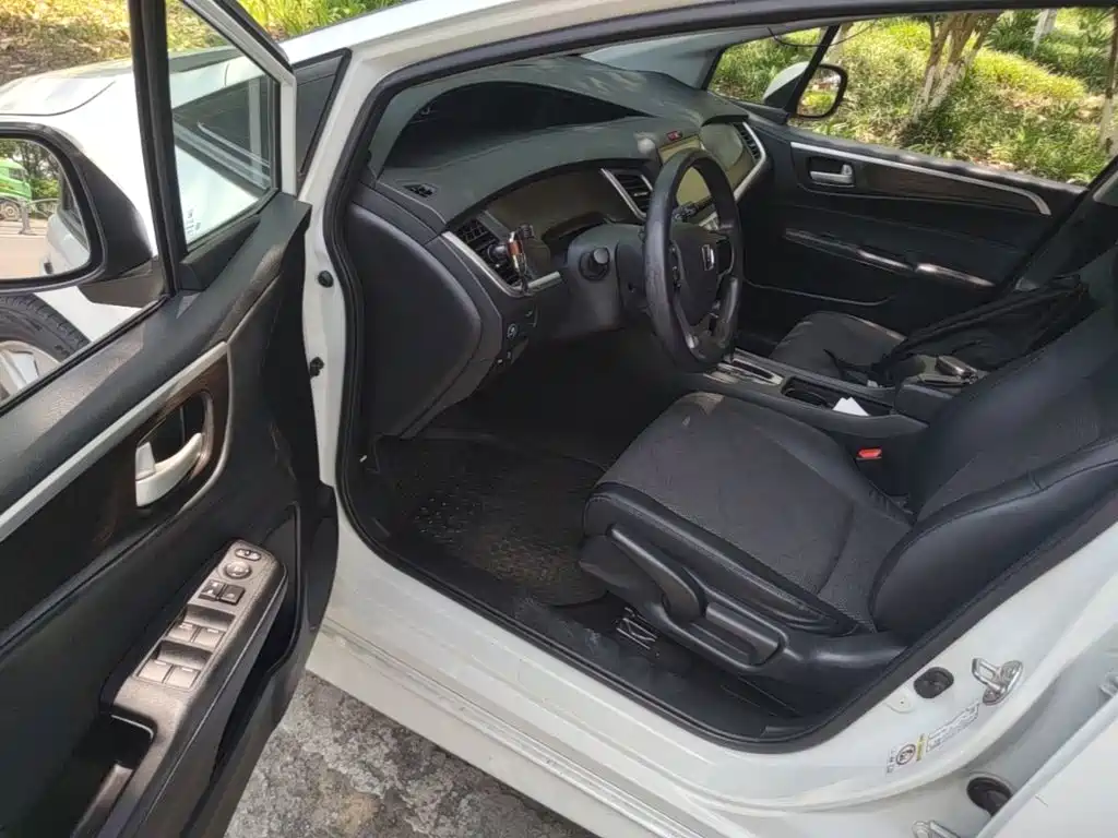Honda Jade 2016 2016 1.8L Automatic Comfort Elite Version 5-seater