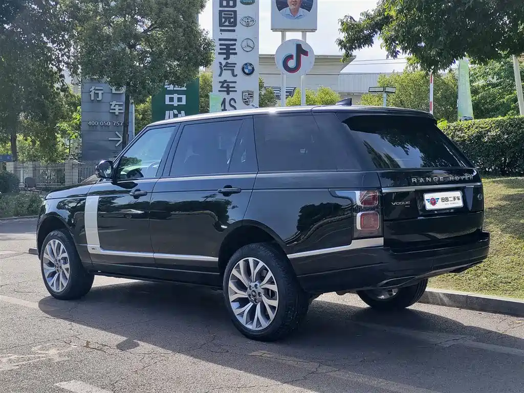 Land Rover Range Rover 2021 3.0 L6 Heritage Extended Classic Edition фото 4