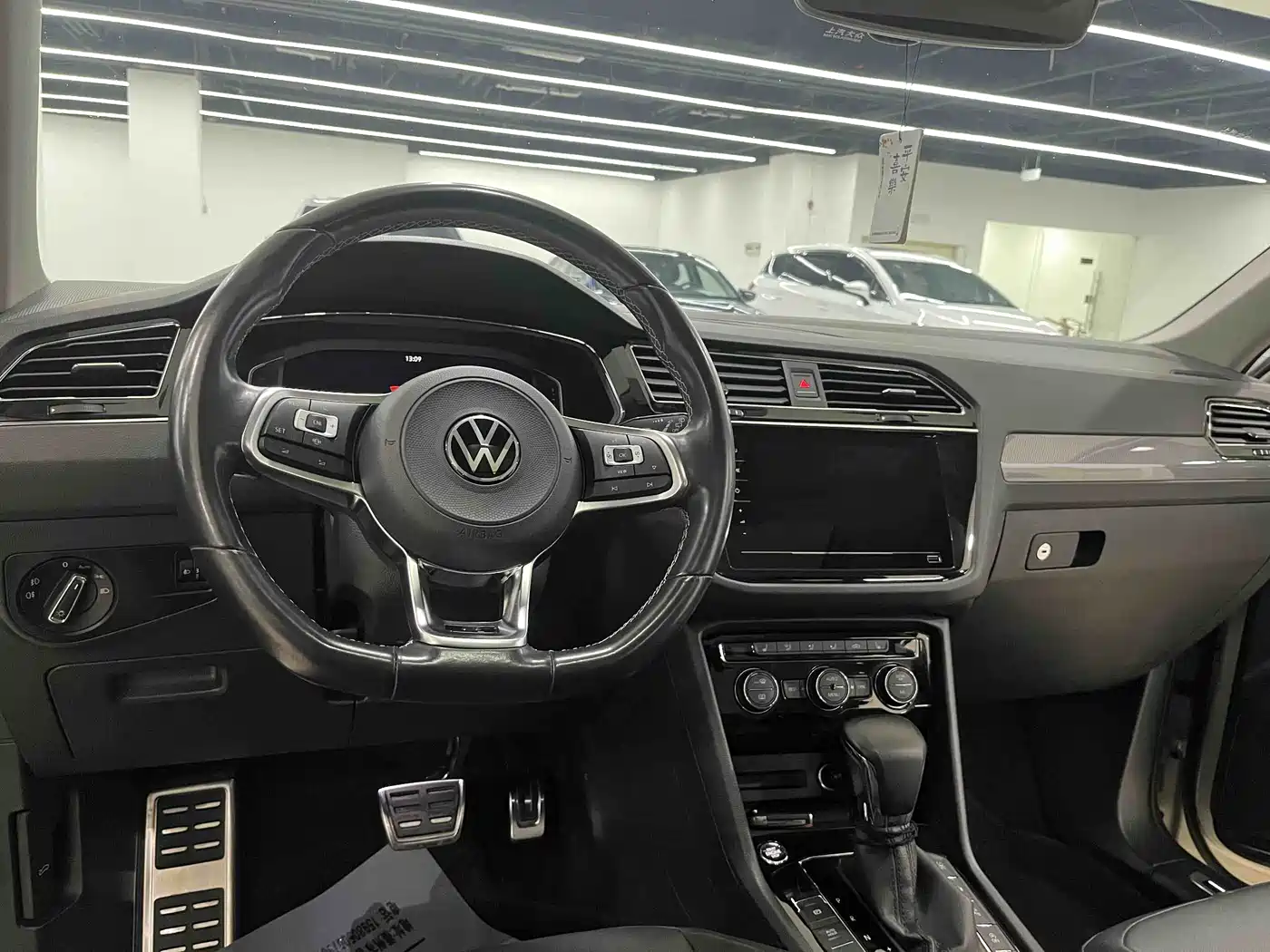 Volkswagen Tiguan L 2021 330TSI Automatic 2WD Smart фото 6