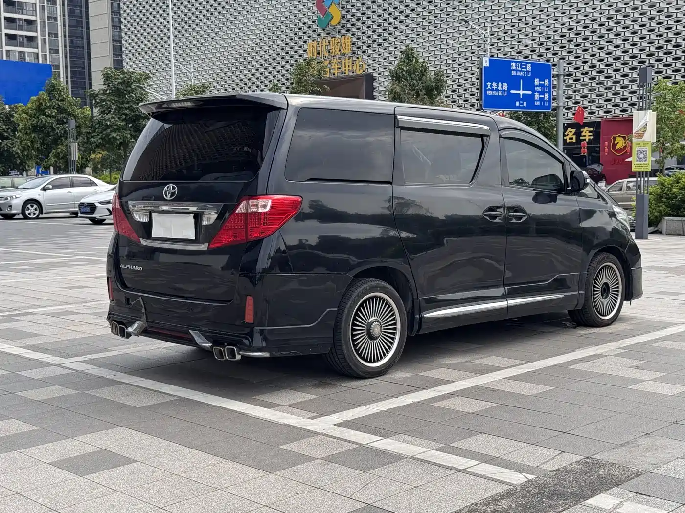 Фото 4 - Toyota Alphard