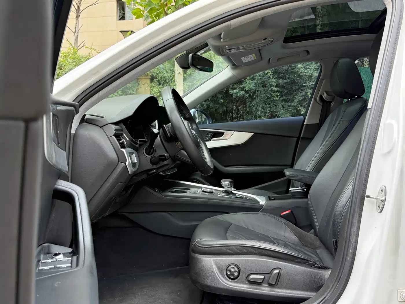 Фото 6 - Audi A4L