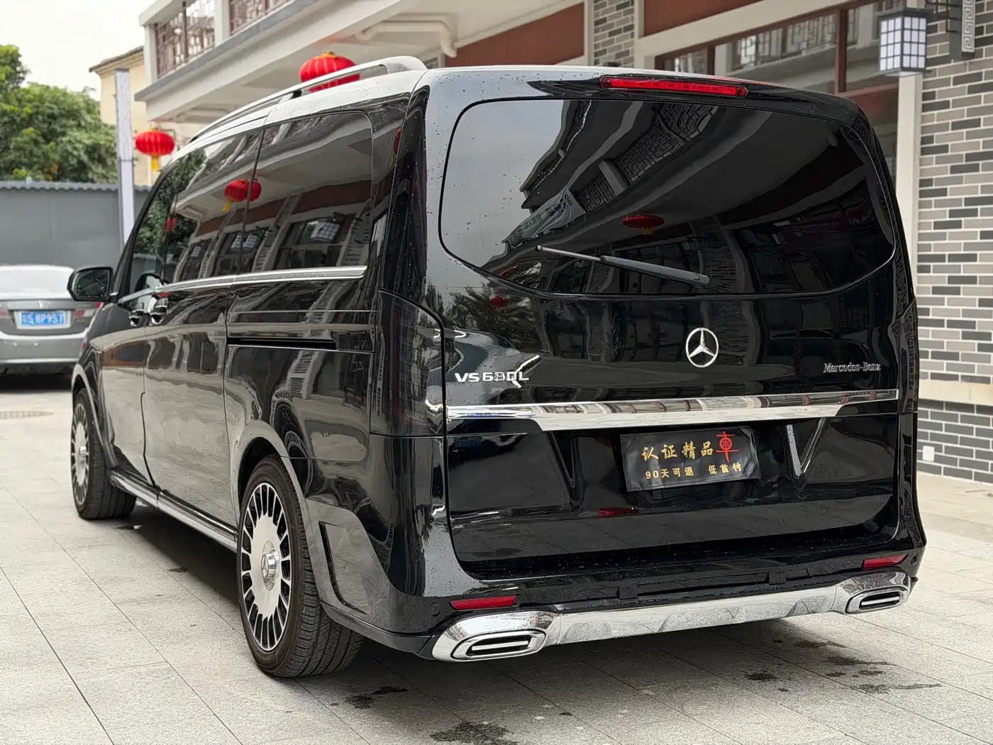 Mercedes-Benz V-Class 2017 Model V 260 Premium Edition фото 4