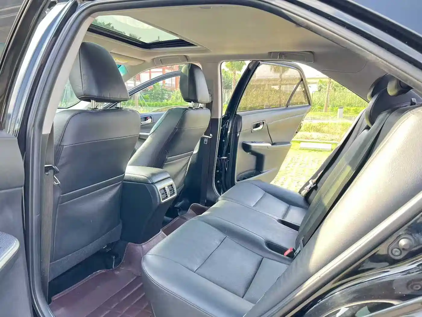 Toyota Camry 2015 2.0G Leading Edition фото 8