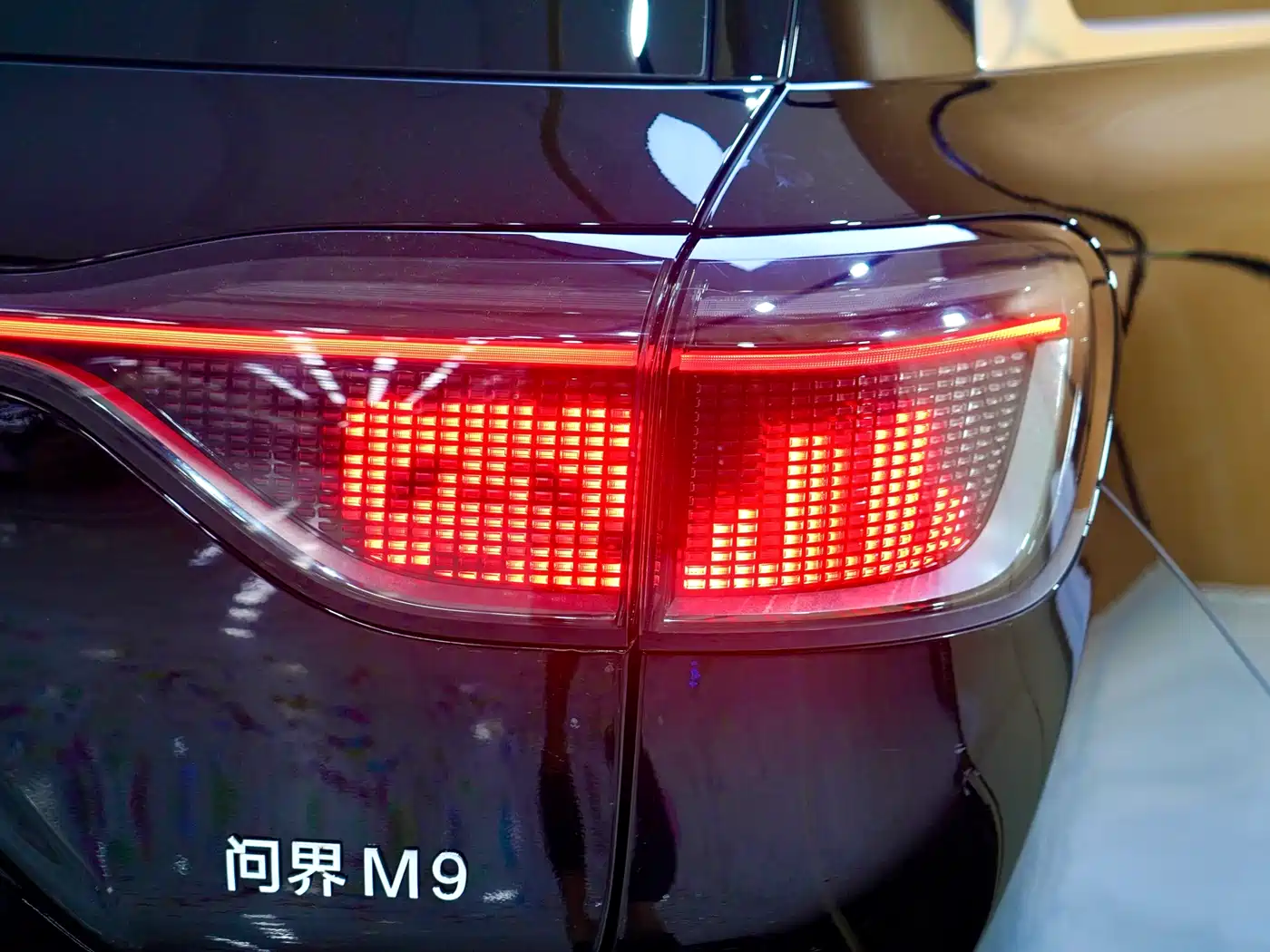 AITO Wenjie AITO M9 2025 Extended Range Ultra 52kWh 6-Seater фото 10