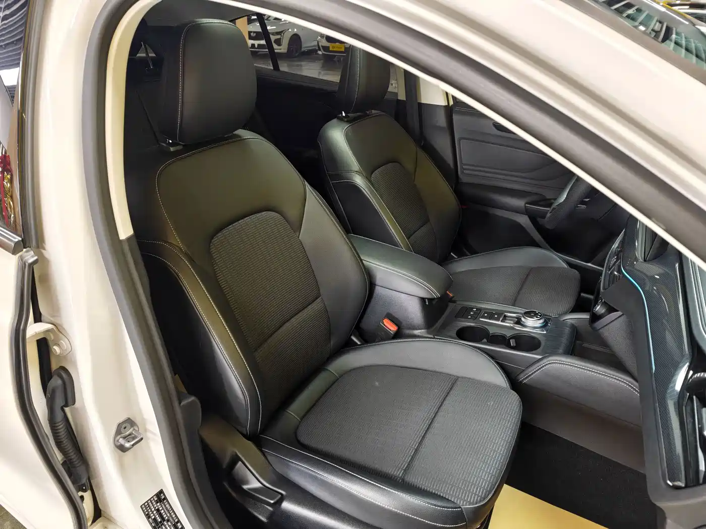 Ford Focus 2022 2021 Hatchback EcoBoost 180 Auto Trend