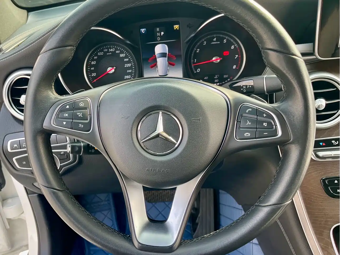 Mercedes-Benz GLC 2018 GLC 300 4MATIC Dynamic фото 12