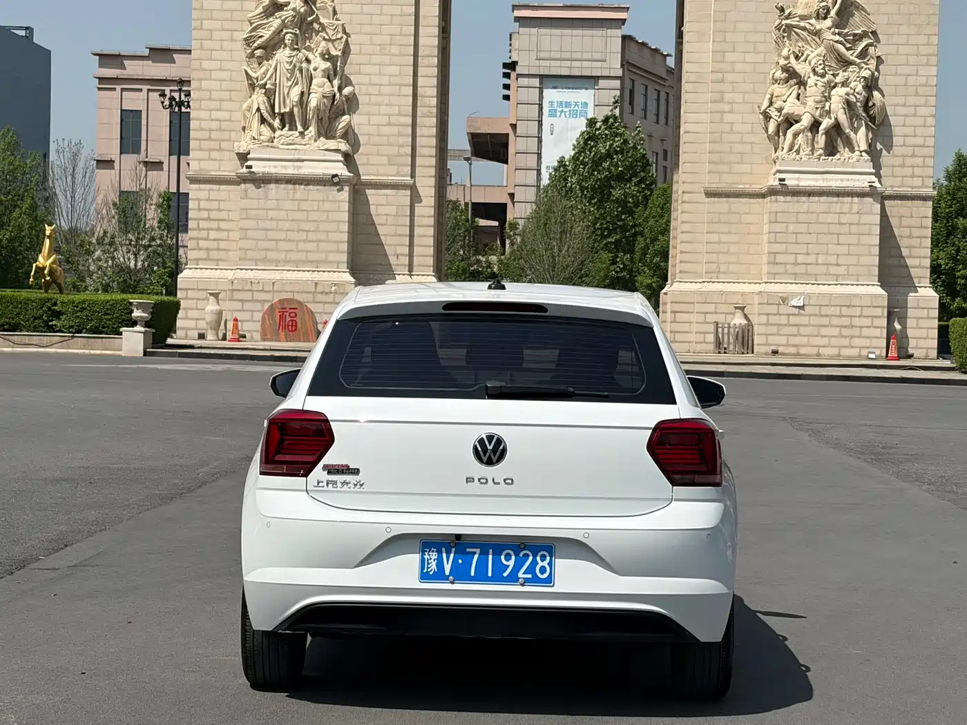 VOLKSWAGEN POLO