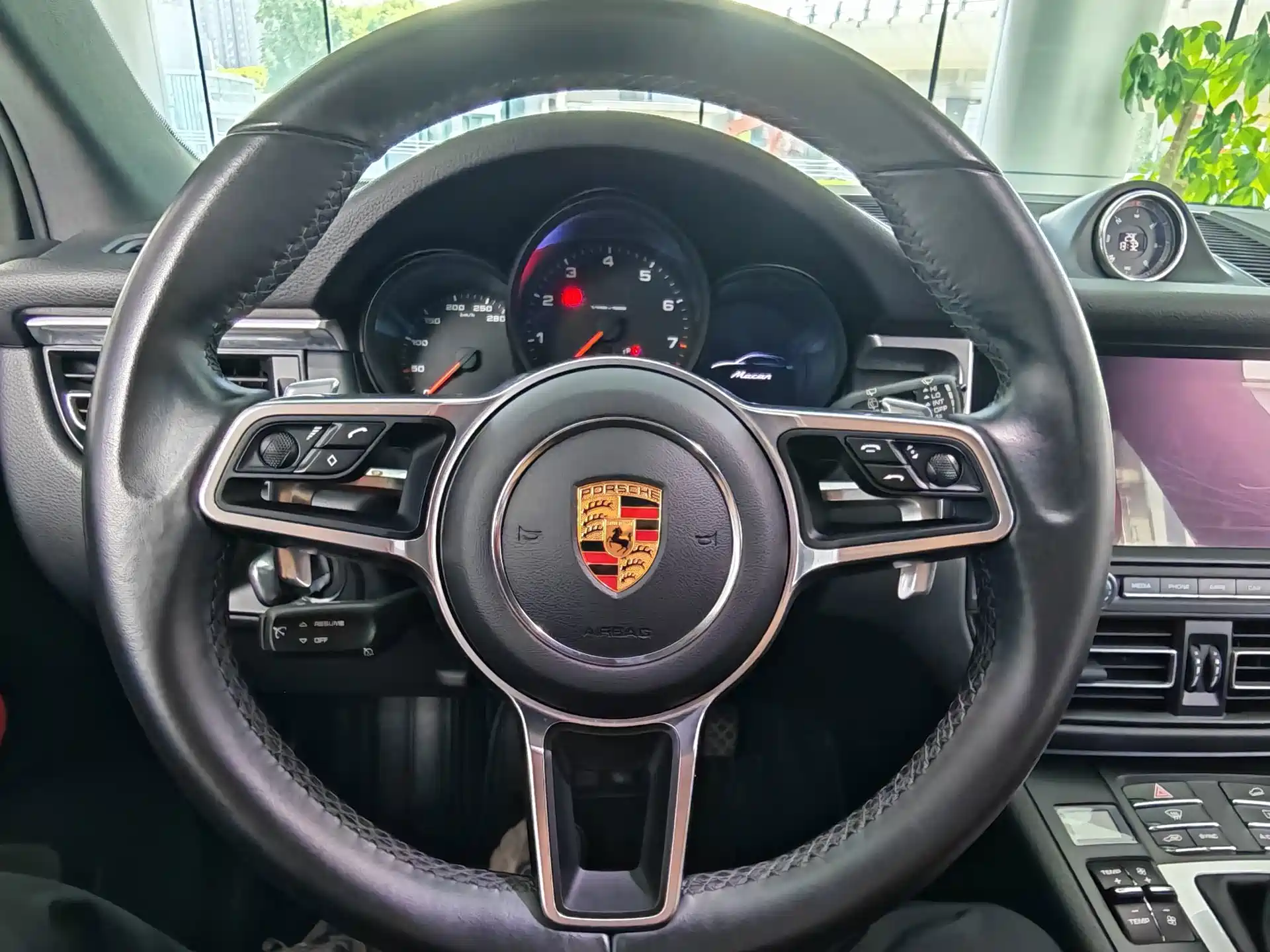 Фото 18 - Porsche Macan