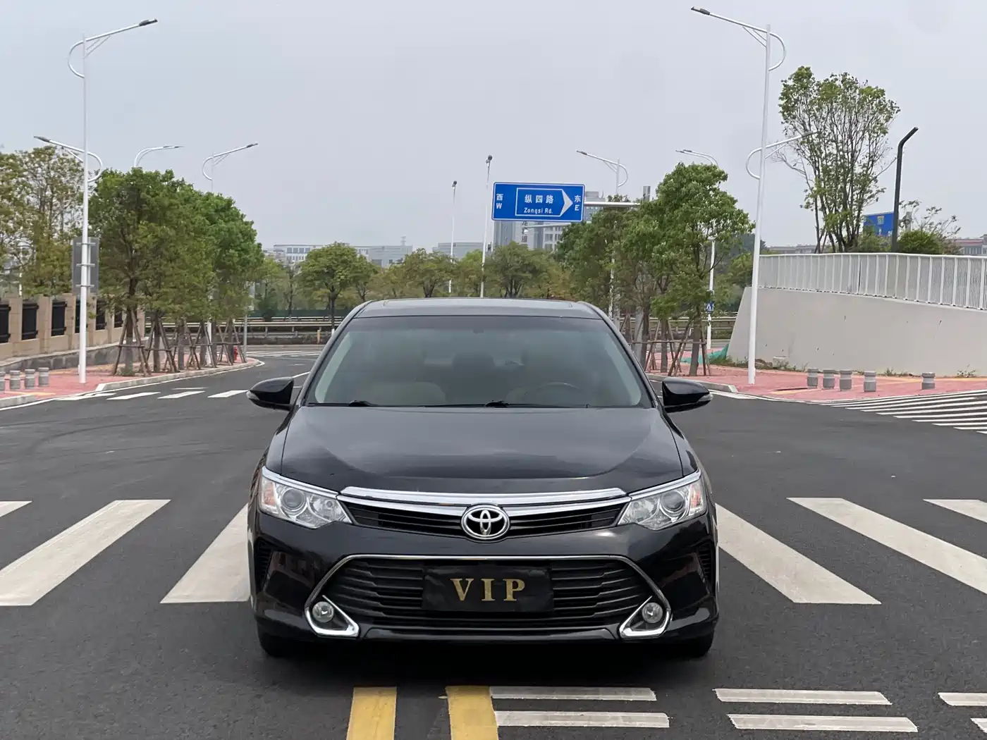 Toyota Camry 2016 2.0G 10th Anniversary Leading Edition фото 2