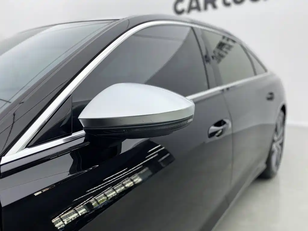 Фото 31 - Audi A6L