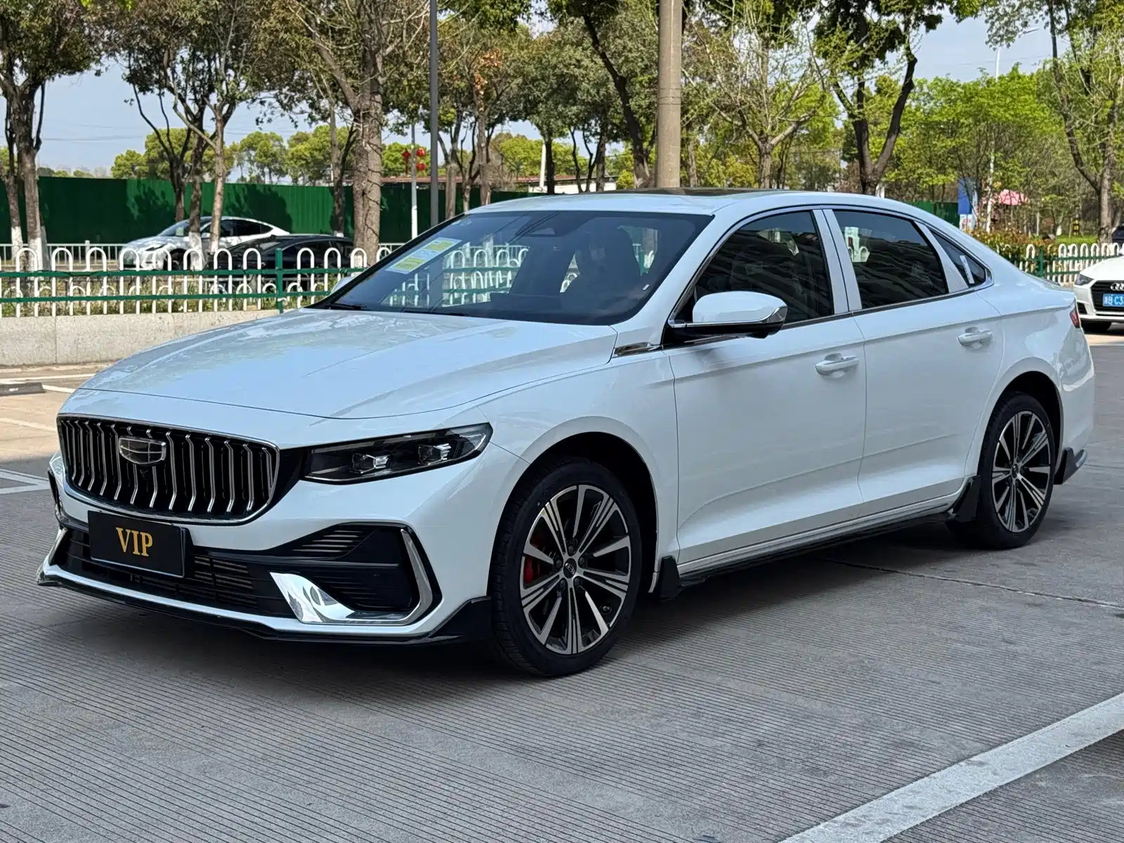 Фото 2 - Geely Preface