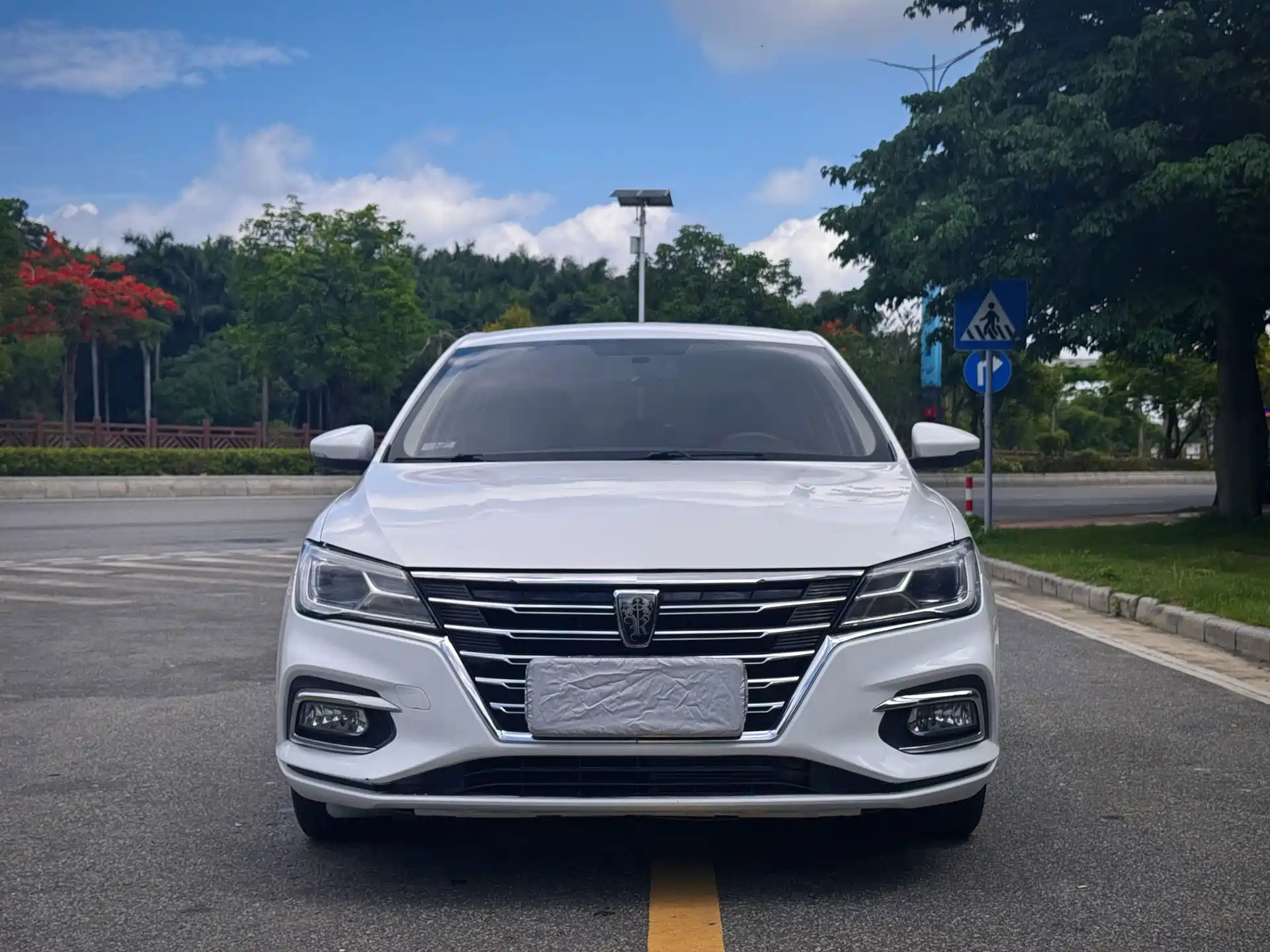 Фото 2 - Roewe i5