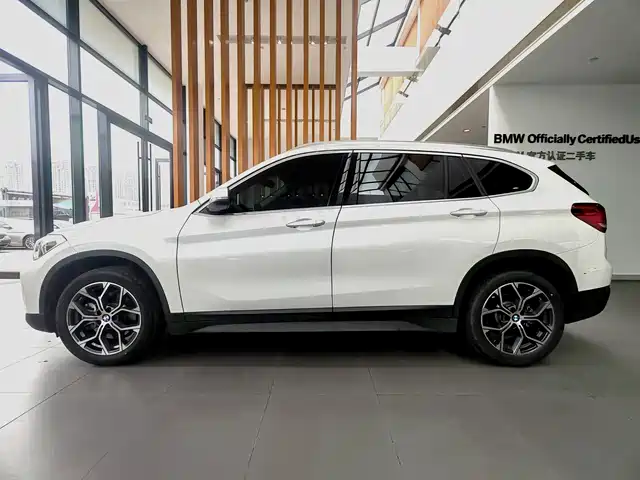 BMW X1 2022 sDrive25Li Leading — фото 4