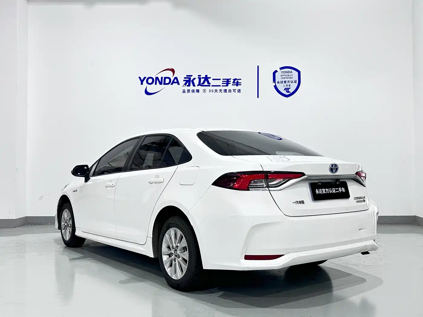 Toyota Corolla 2021 Hybrid 1.8L E-CVT Pioneer Edition фото 3