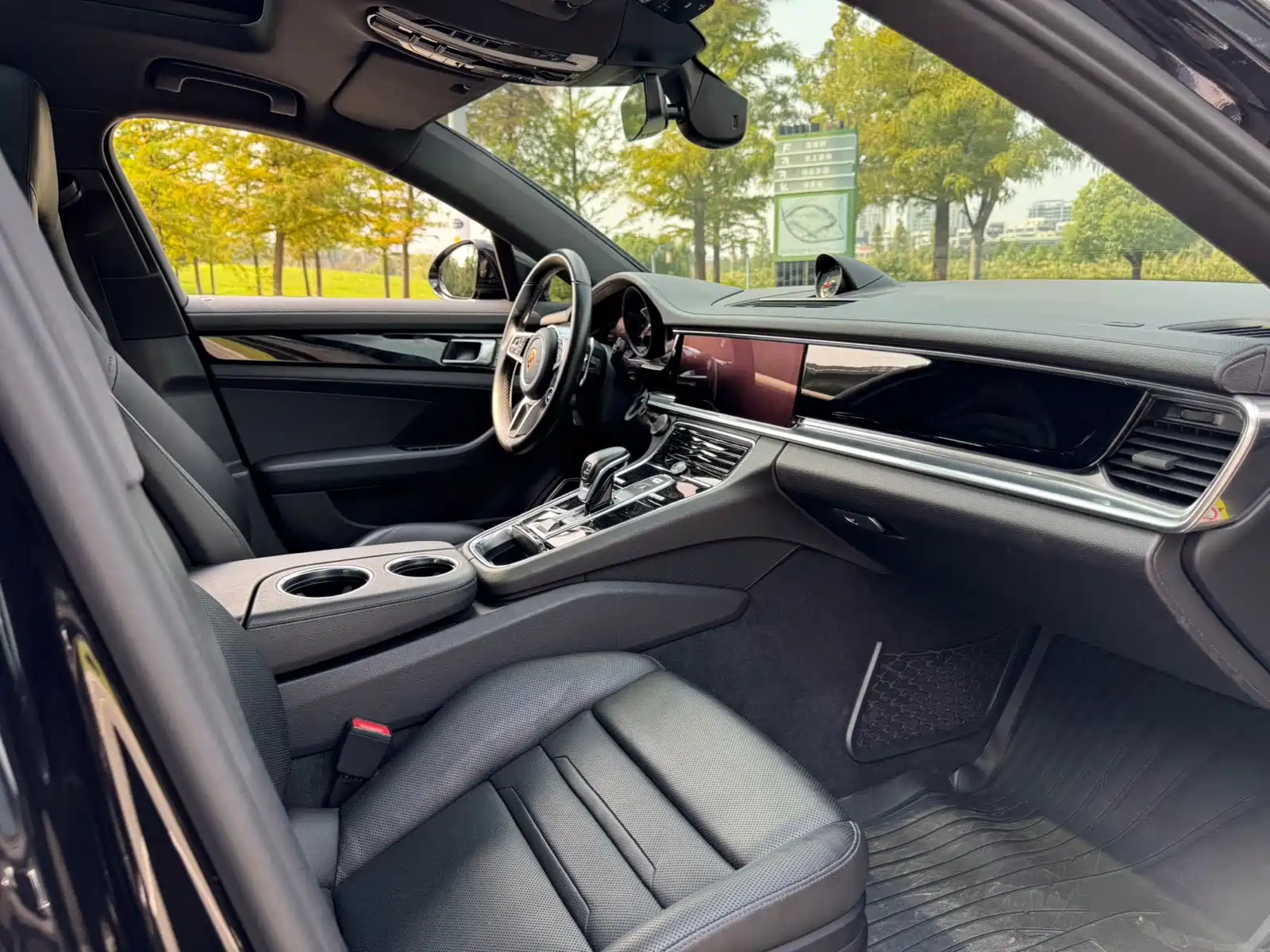 Фото 17 - Porsche Panamera