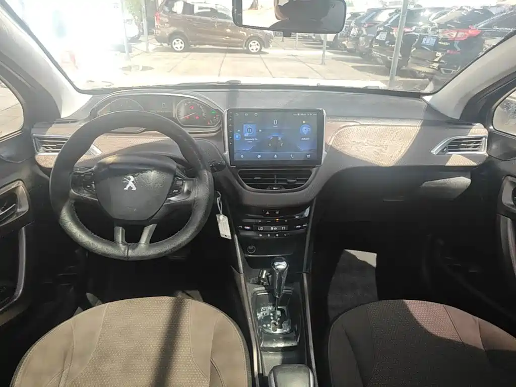 Peugeot 2008 2015 2014 1.6L Automatic Fashion Edition