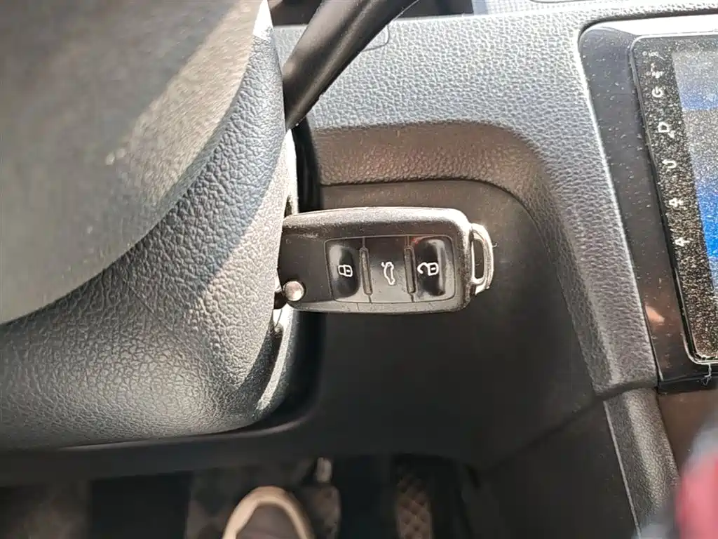 Škoda Skoda Rapid Spaceback 2016 Facelift 1.6L Automatic Forward Edition фото 9