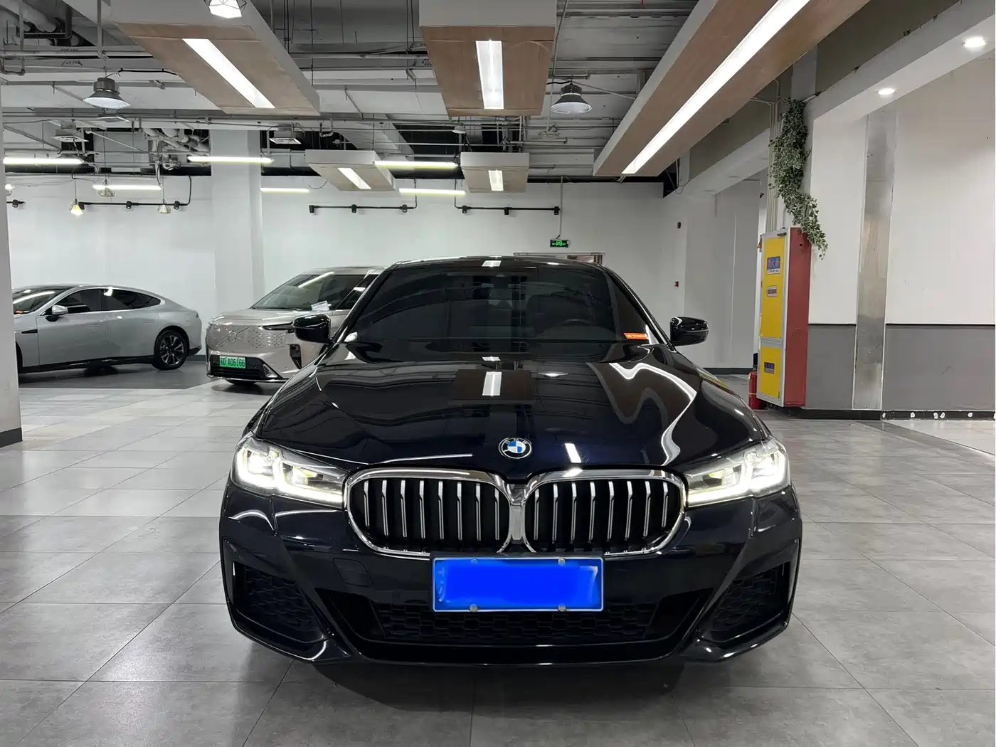 BMW 5 Series 2021 525Li M Sport Package фото 2