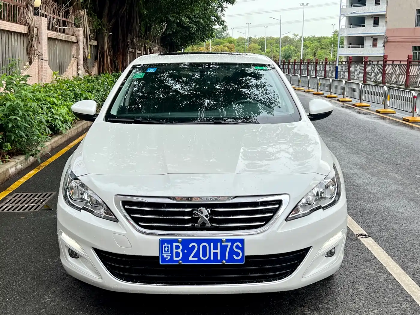 Peugeot 408 2015 Model 1.2T Automatic Luxury Edition фото 2