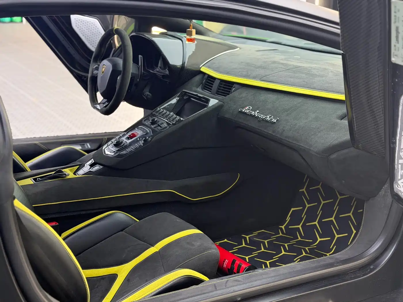 Lamborghini Aventador 2013 2011 LP 700-4