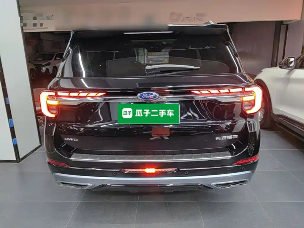 Photo 6 - Ford Explorer
