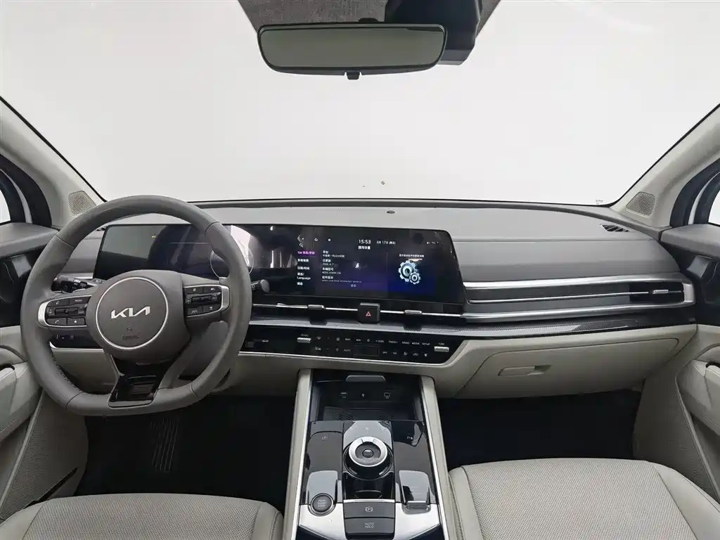 KIA LION PLATINUM EXPANDS THE WORLD