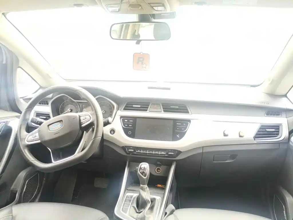 Фото 12 - Geely Vision X3