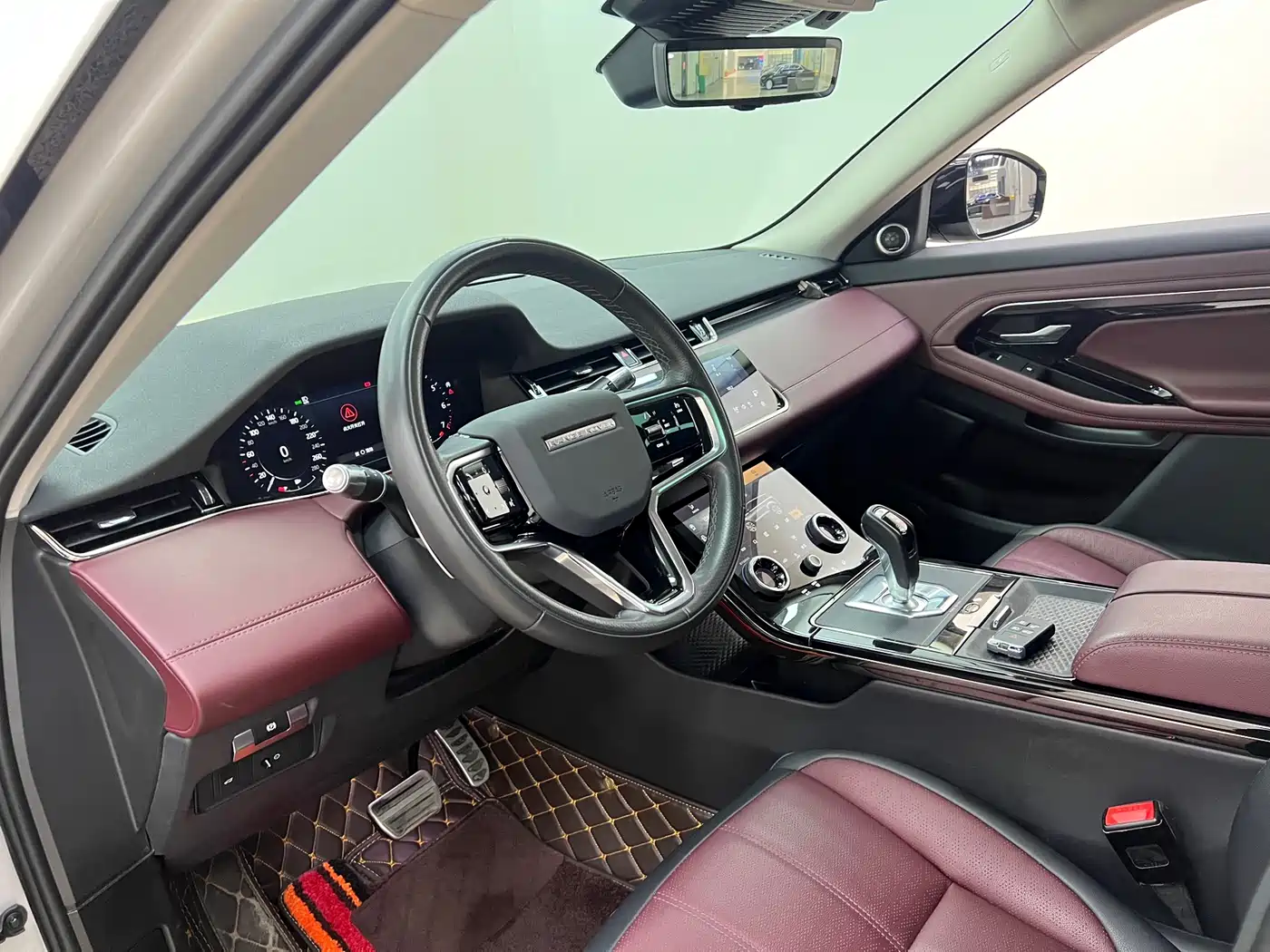 Land Rover Range Rover Evoque 2021 Range Rover Evoque L 249PS R-Dynamic First Edition Launch Edition фото 18