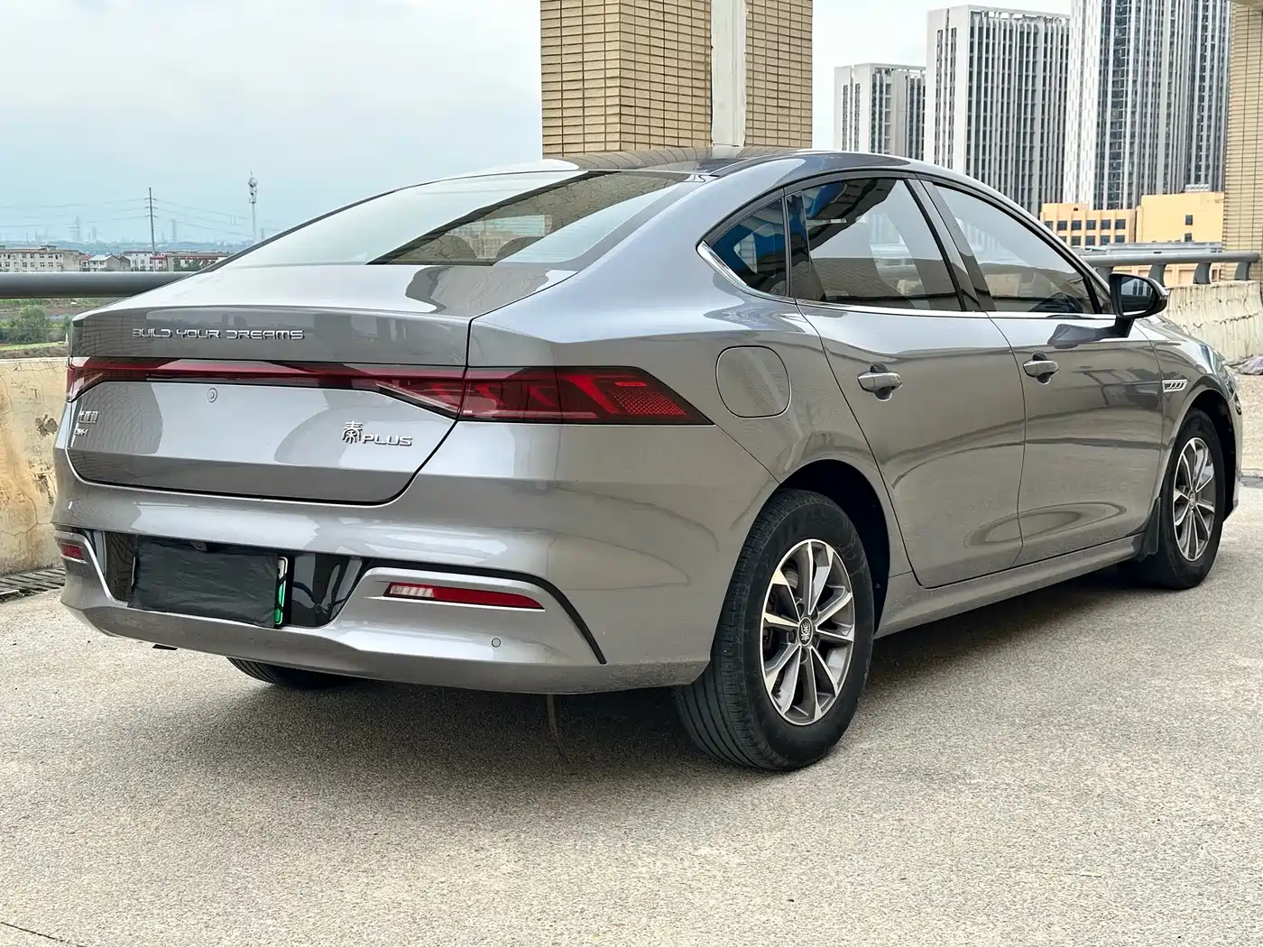 BYD Qin PLUS 2024 Glory Edition DM-i 55KM Leading фото 5