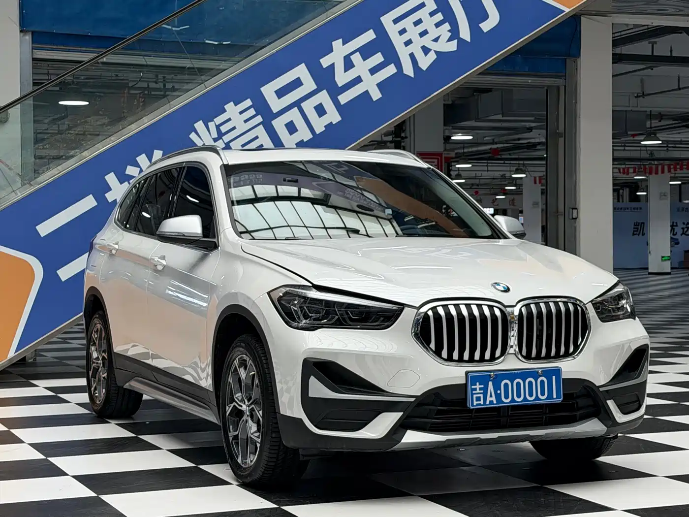 BMW X1 2022 sDrive20Li Fashion фото 3