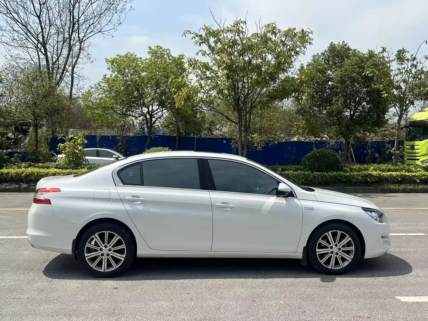 Peugeot 408 2016 1.6T Automatic Luxury Edition фото 7