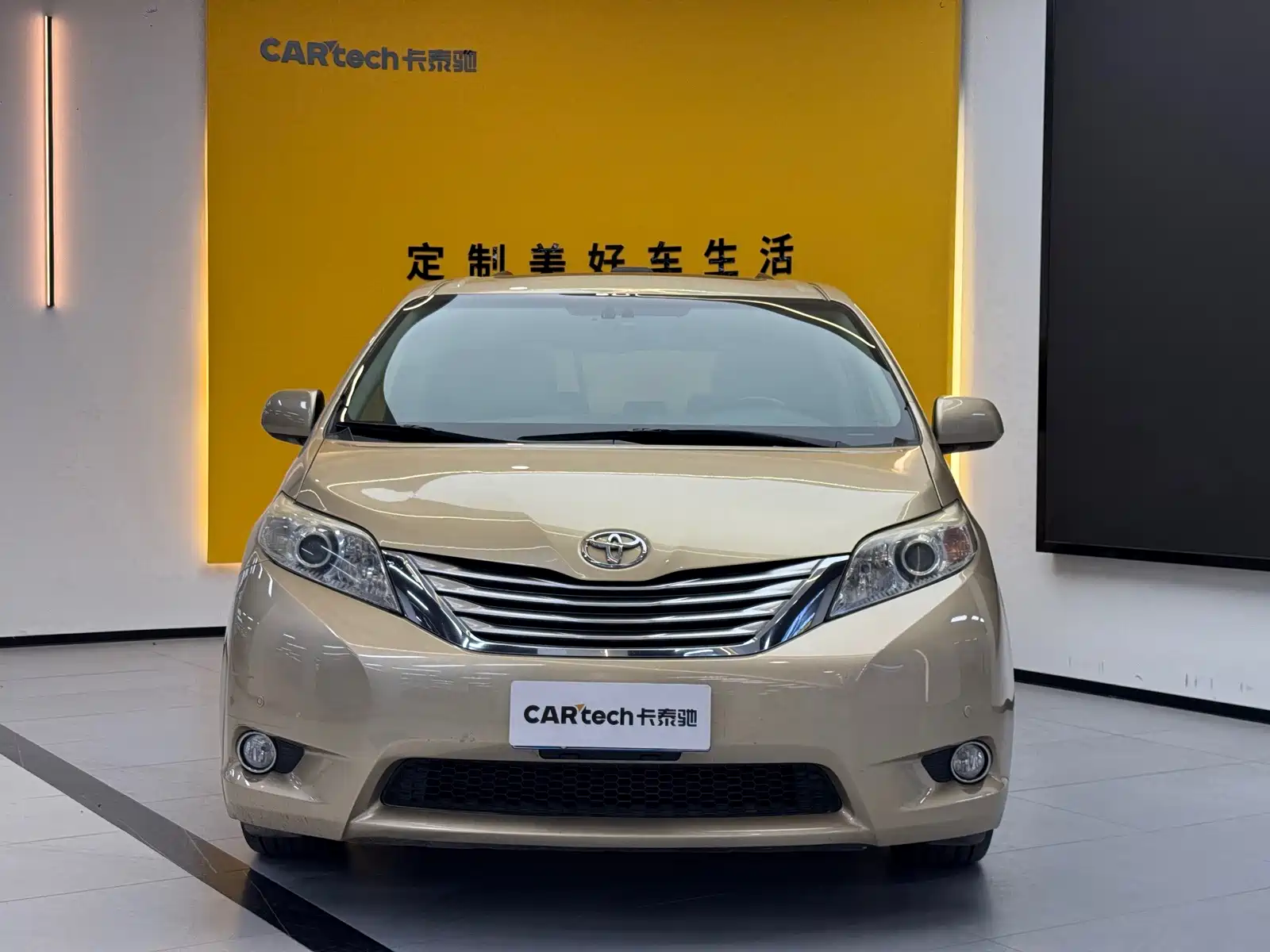 Фото 2 - Toyota Sienna
