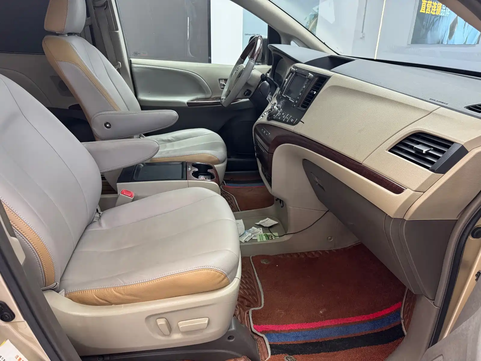 Фото 18 - Toyota Sienna