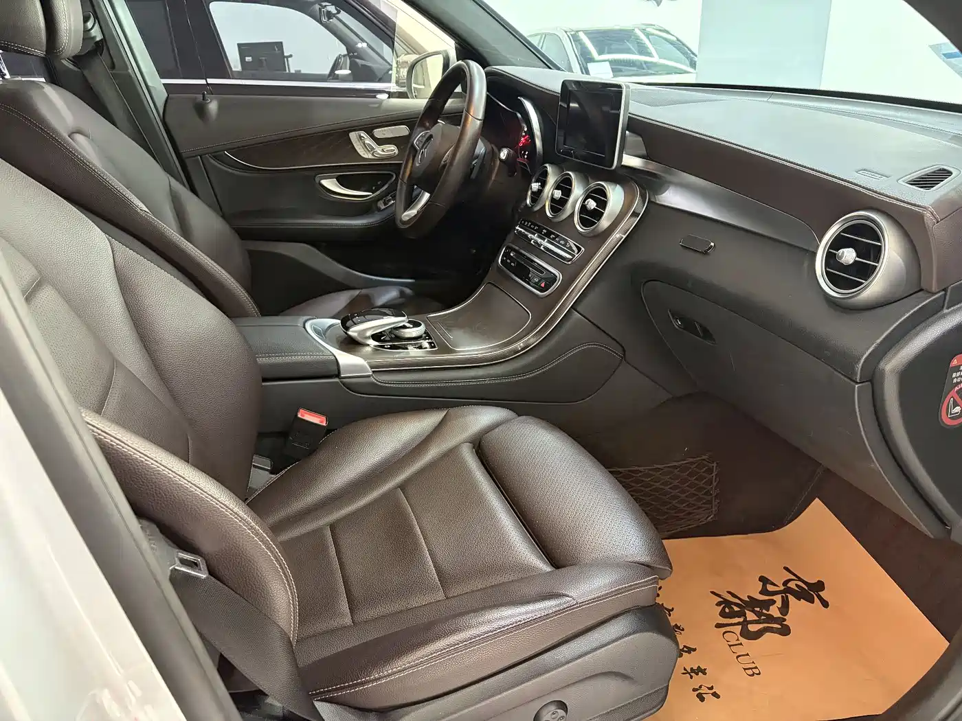 Mercedes-Benz GLC 2017 GLC 300 4MATIC Dynamic фото 10