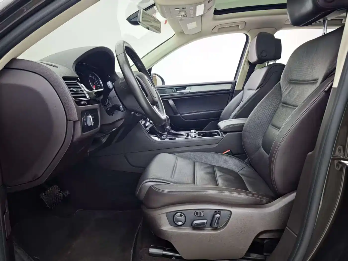 Volkswagen Touareg 2017 3.0TSI Explorer Edition фото 5
