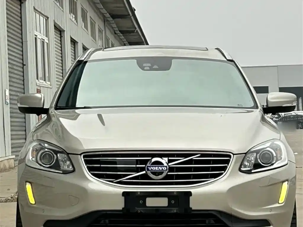 Фото 8 - Volvo XC60