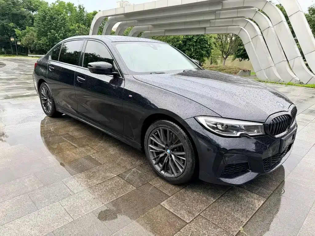 Photo 4 - BMW 3 Series