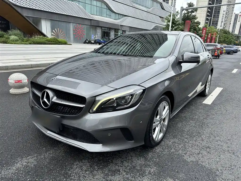 Mercedes-Benz A-Class (Import) 2017 Facelift A 200 Dynamic фото 2