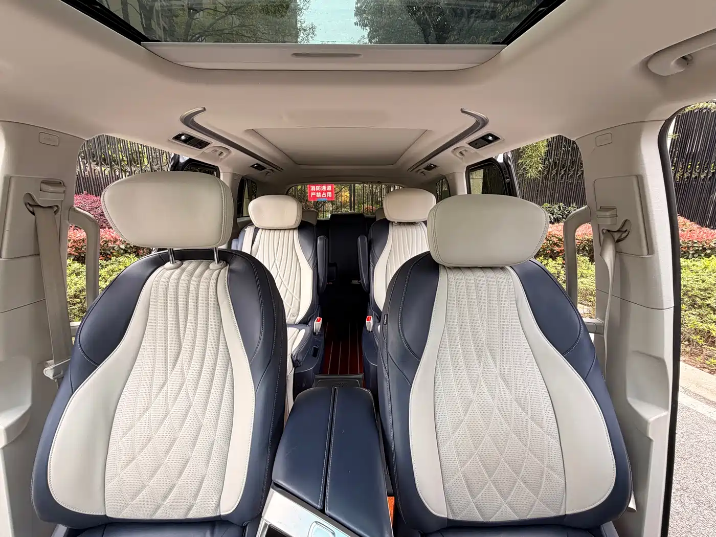 SAIC Maxus Maxus G90 2022 2.0T Nebula 7-Seater Edition фото 25