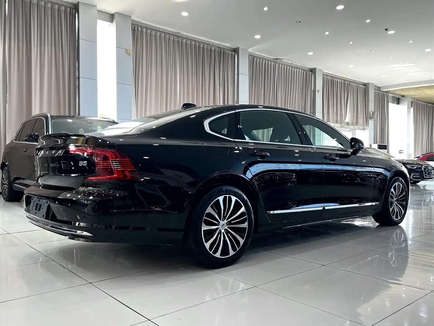 VOLVO S90