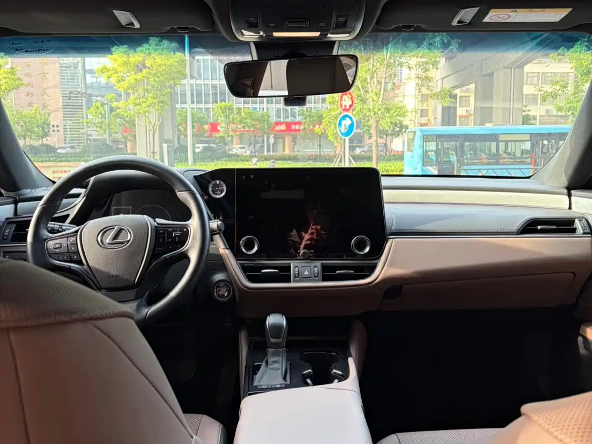 Lexus ES 2025 200 Ultimate Edition фото 7
