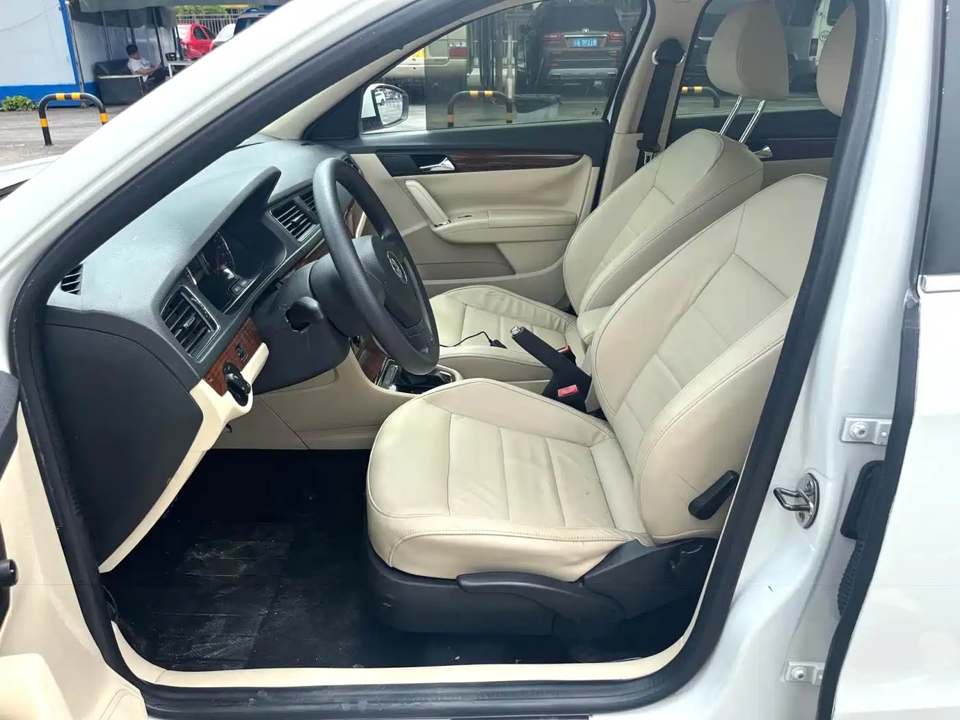 Volkswagen Lavida 2013 2013 Facelift Classic 1.6L Automatic Comfort