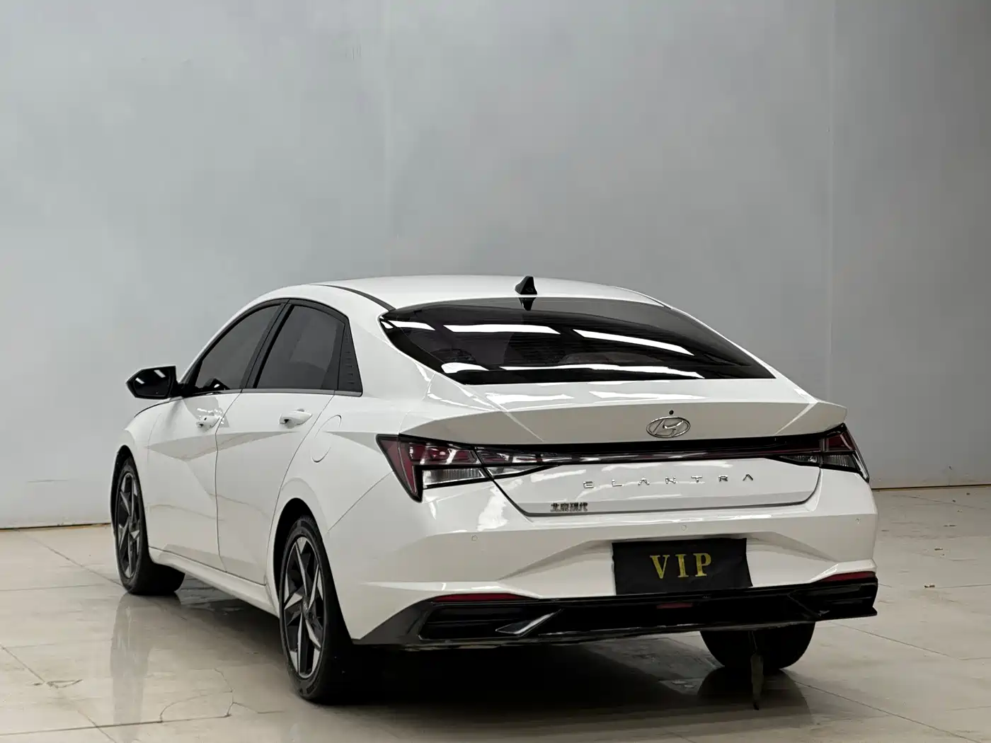 Hyundai Elantra 2021 1.5L CVT LUX Premium Edition фото 7