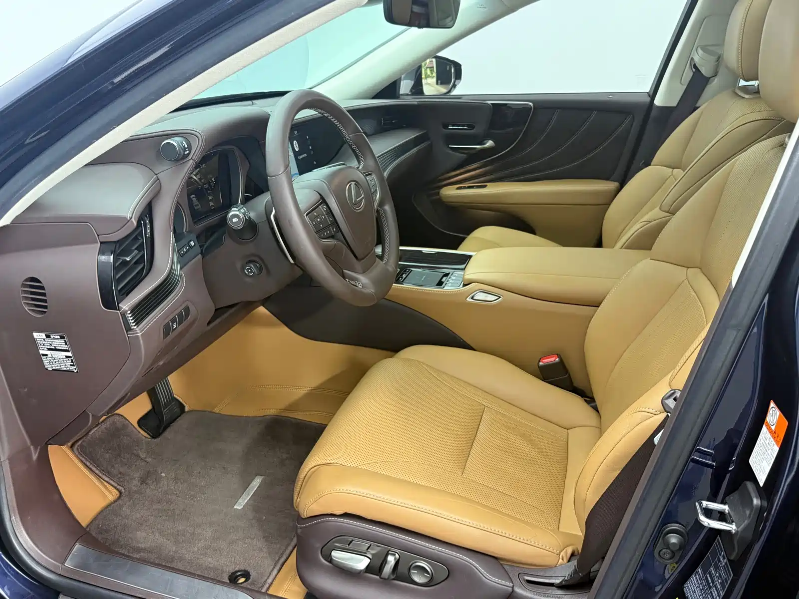 Фото 8 - Lexus LS