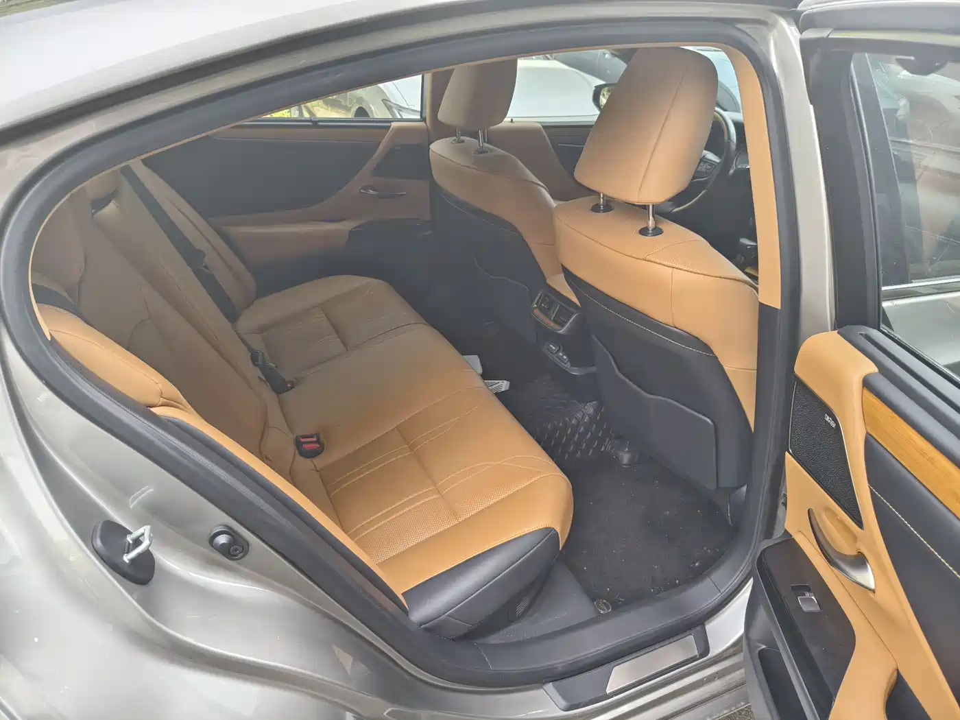 Lexus ES 2022 300h Executive Edition фото 7